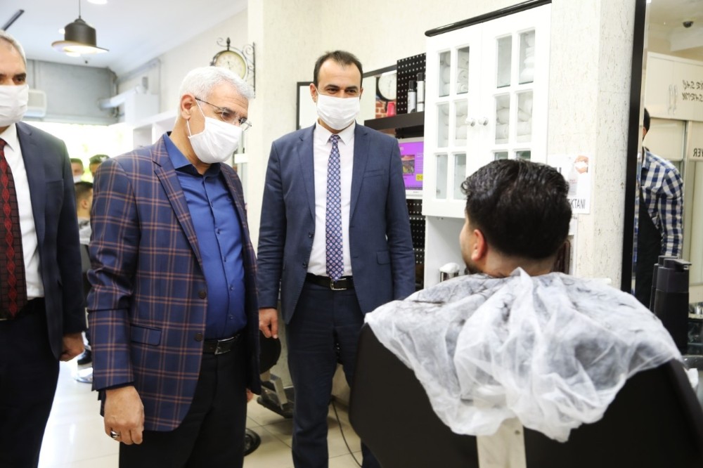 Başkan Güder, berber ve kuaförleri ziyaret etti 