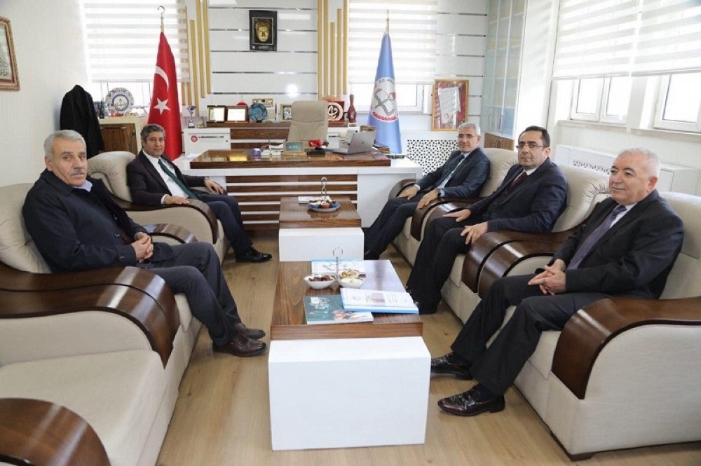 Başkan Güder, deprem sonrasında okullardaki çalışmaları inceledi 