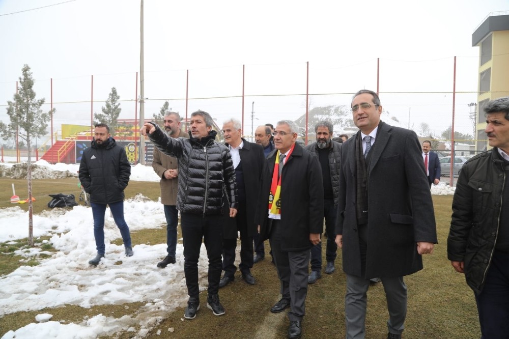 Başkan Güder Yeni Malatyaspor’a moral ziyaretinde bulundu 