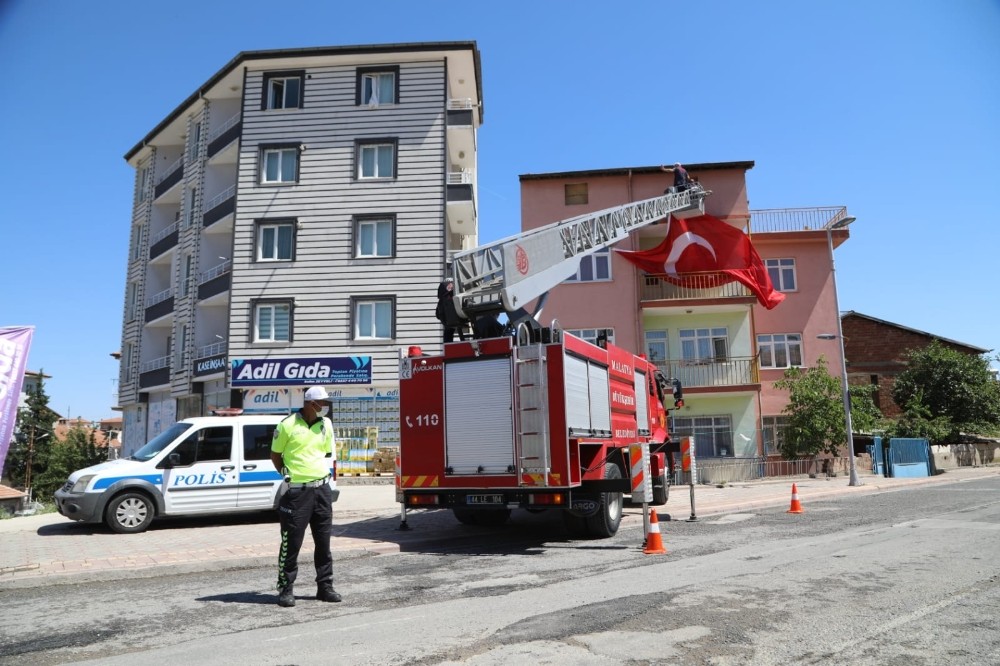 Başkan Güder’den şehit ailesine taziye ziyareti 