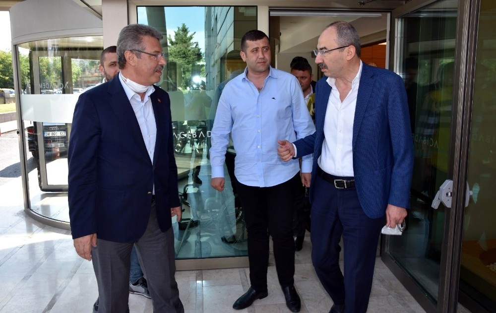 Başkan Gülsoy ve Akay ameliyat olan Burhan Ersoy’u ziyaret etti 