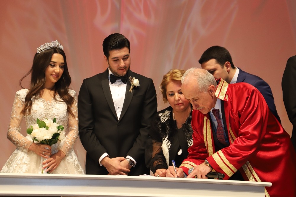Başkan Gültak, kızının nikahını kıydı 