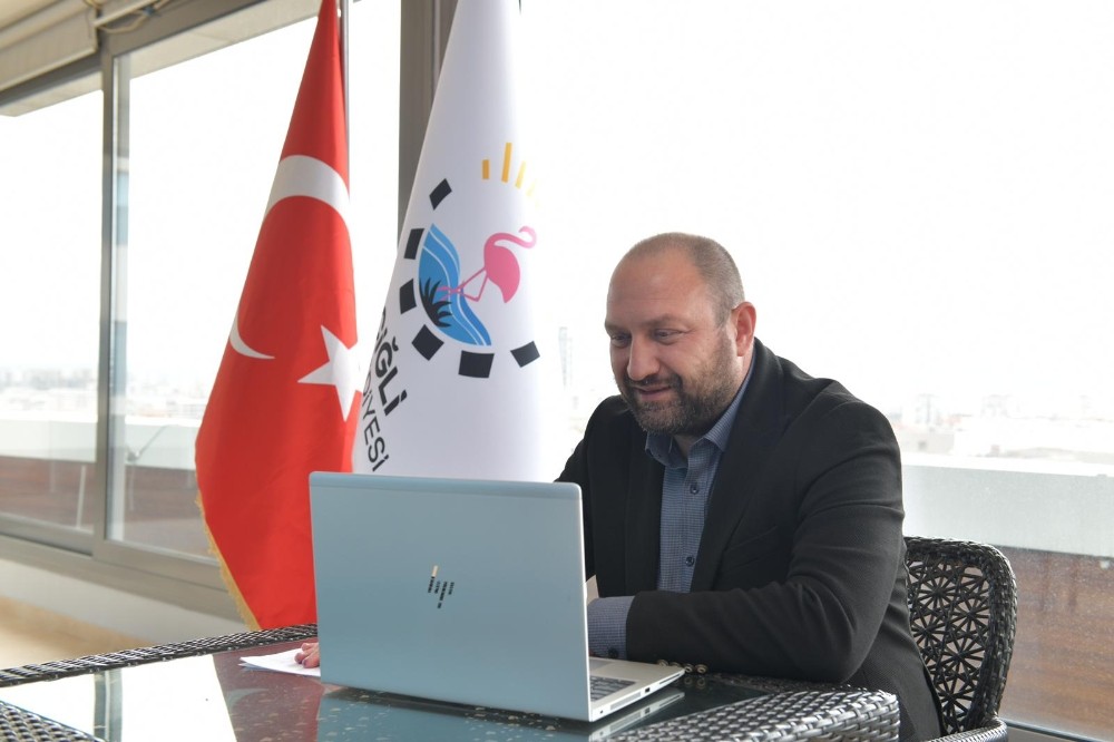 Başkan Gümrükçü muhtarlarla online toplantıda buluştu 