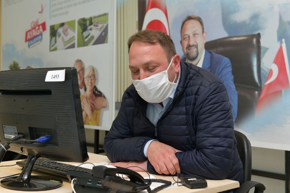 Başkan Gümrükçü’den virüse karşı kurulan çağrı merkezine sık sık ziyaret 