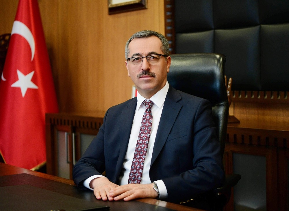 Başkan Güngör, 2 aylık maaşını bağışladı 