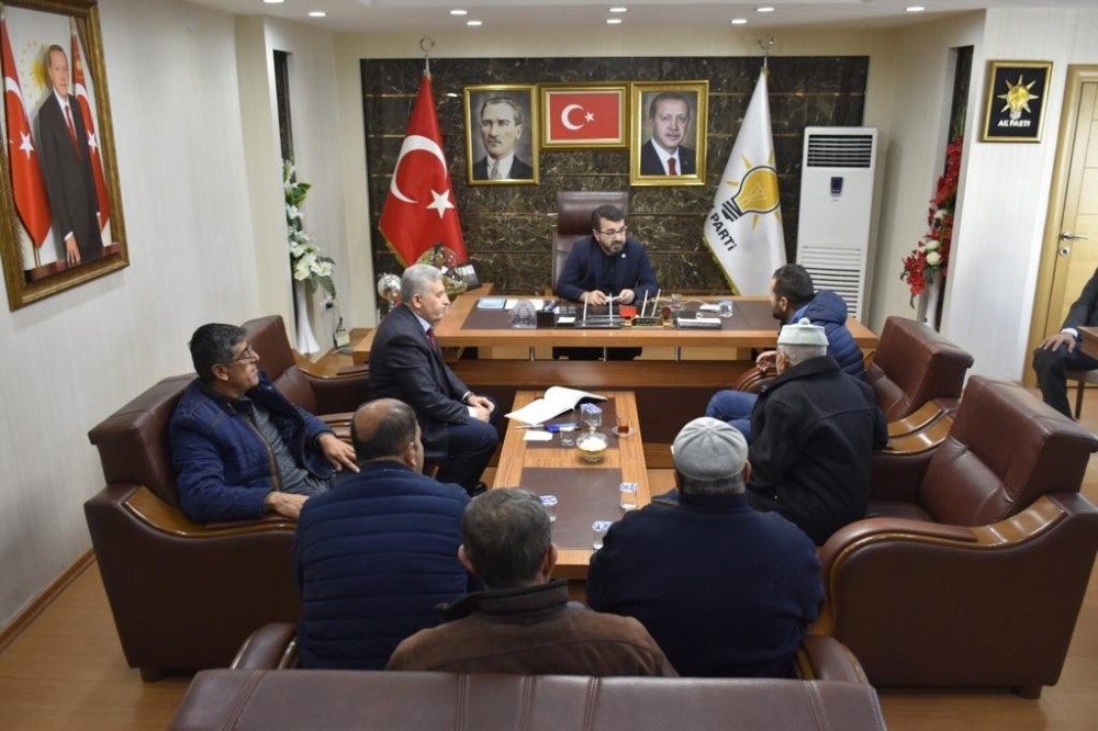 Başkan Gür, vatandaşların sorunlarını dinliyor 