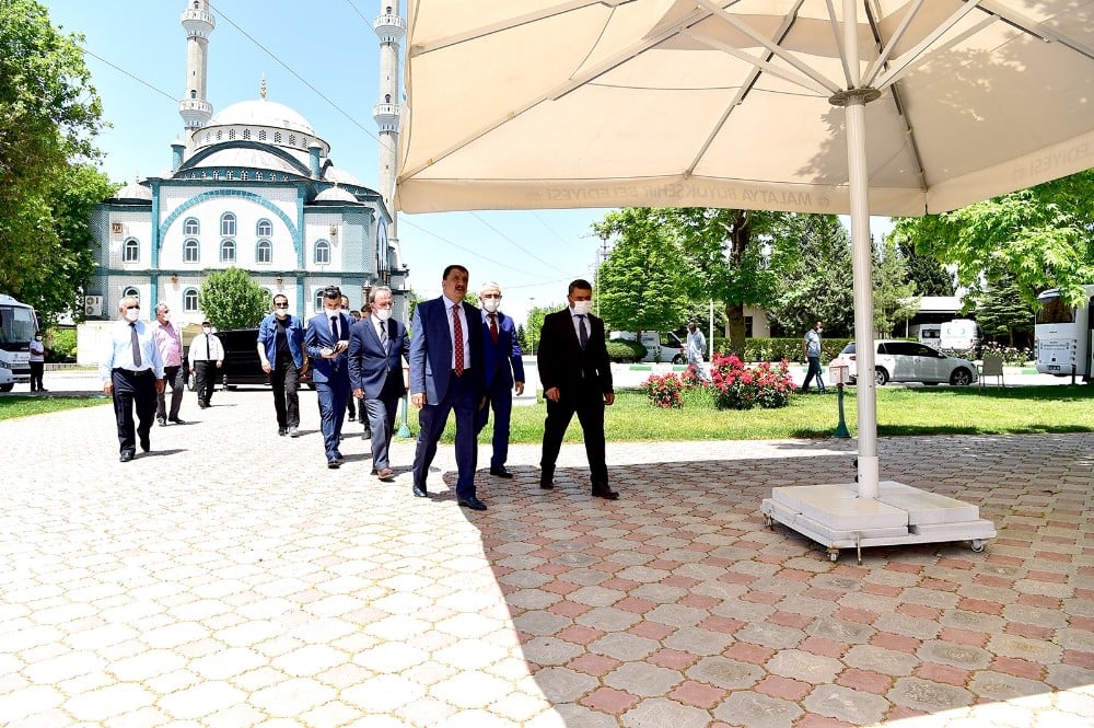 Başkan Gürkan, bayram öncesi şehir mezarlığını ziyaret etti 