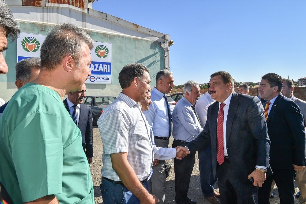 Başkan Gürkan, Canlı Hayvan Pazarı’nda incelemelerde bulundu 