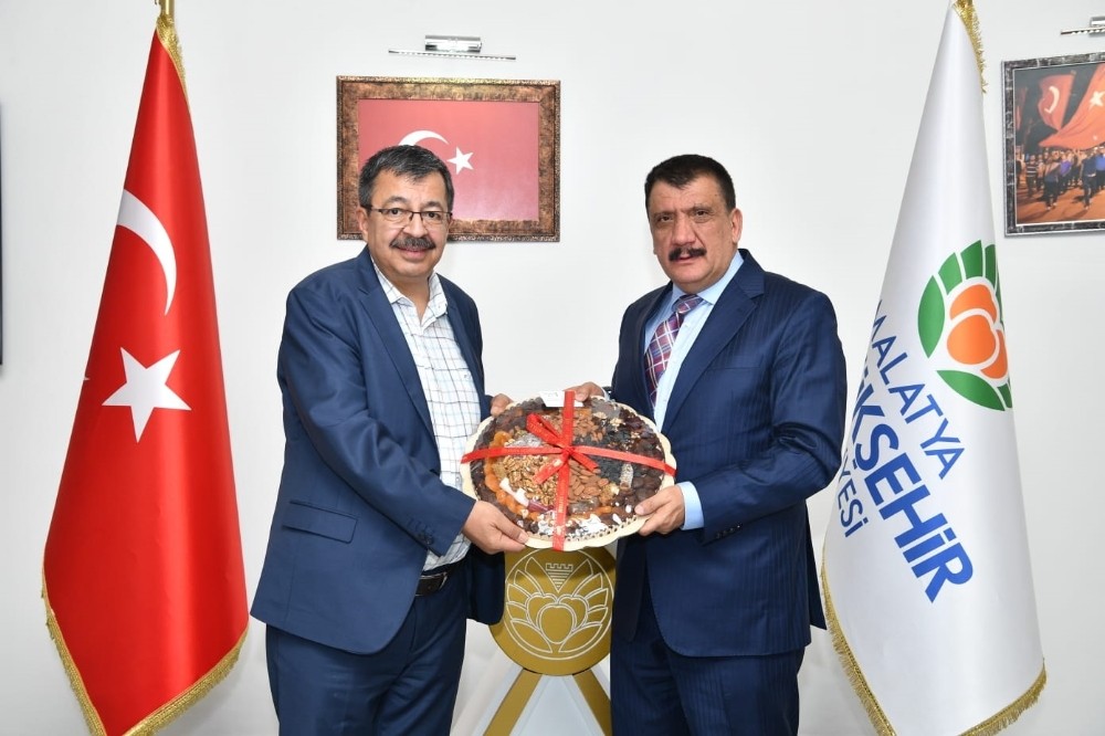 Başkan Gürkan: “Hayati İnanç, Türk Edebiyatı açısından önemli bir şahsiyettir” 
