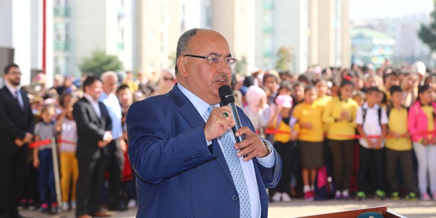 Başkan Hasan Can; 2017-2018 Eğitim-Öğretim Yılının İlk Gününde Öğrencilerle Buluştu