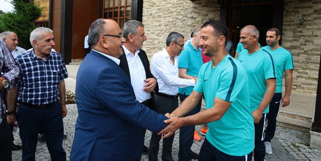 Başkan Hasan Can Ümraniyespor Yönetimi, Teknik Heyet ve Futbolcularla Bir Araya Geldi