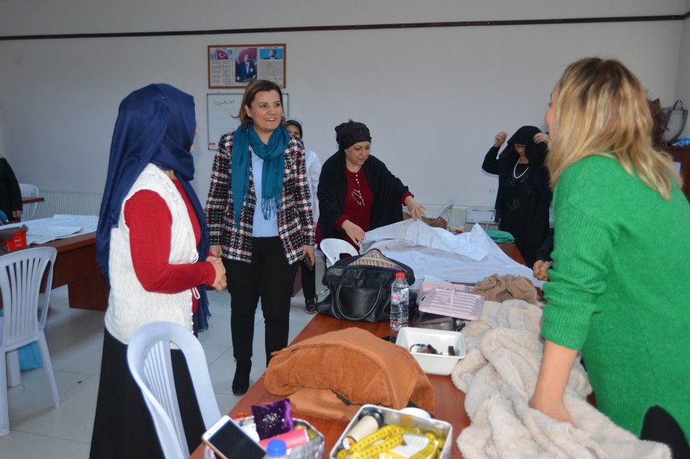 Başkan Hürriyet İZMEK kursiyerleri ile buluştu 