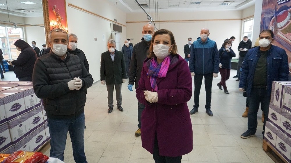 Başkan Hürriyet, maddi durumu iyi olan vatandaşları ihtiyaç sahiplerine yardıma çağırdı 
