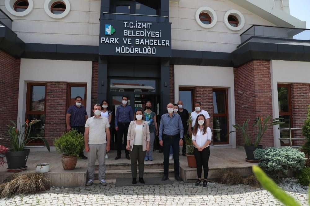 Başkan Hürriyet, Park ve Bahçeler ekipleriyle bir araya geldi 