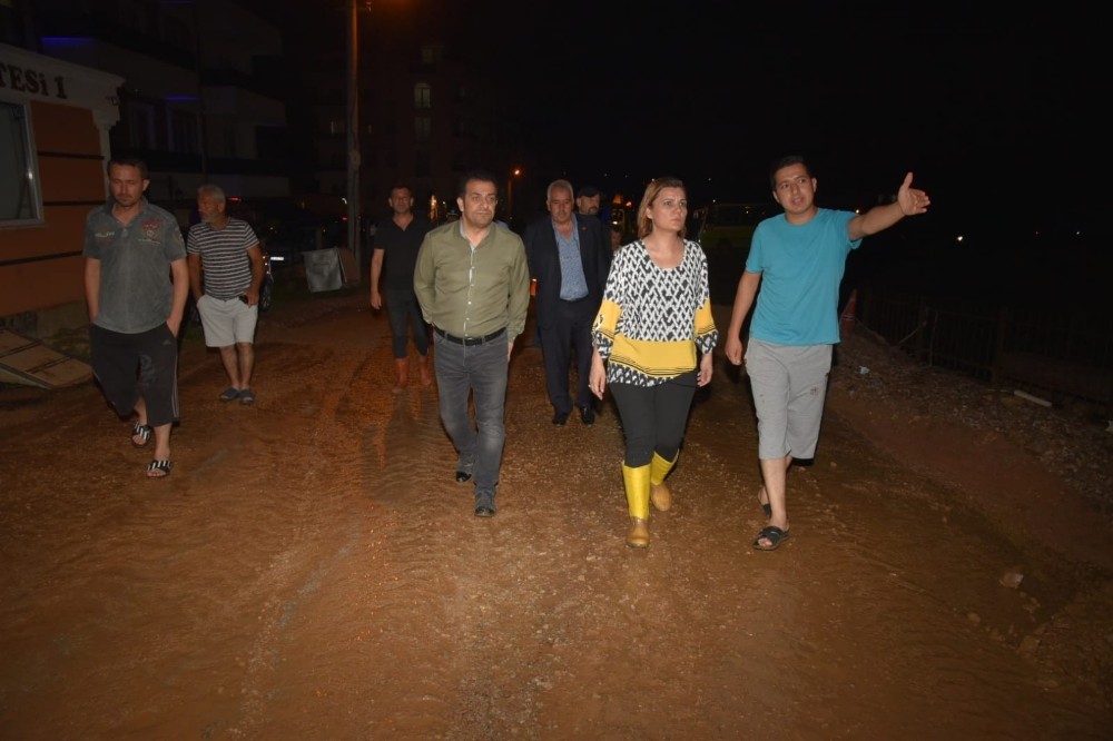 Başkan Hürriyet, sel mağdurlarını yalnız bırakmadı 