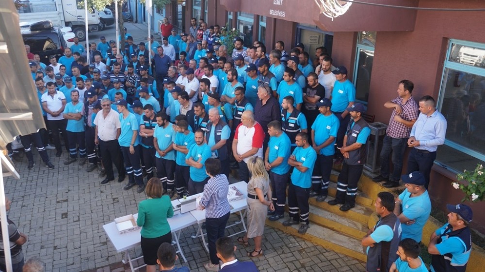 Başkan Hürriyet temizlik işçileriyle bayramlaştı 