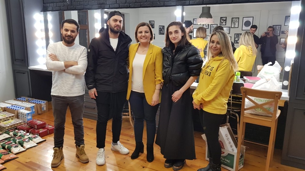 Başkan Hürriyet’ten yardımsever gençlere destek 
