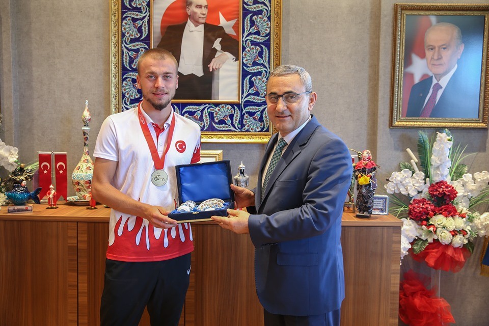Başkan Işık, Dünya Şampiyonu’nu tebrik etti 