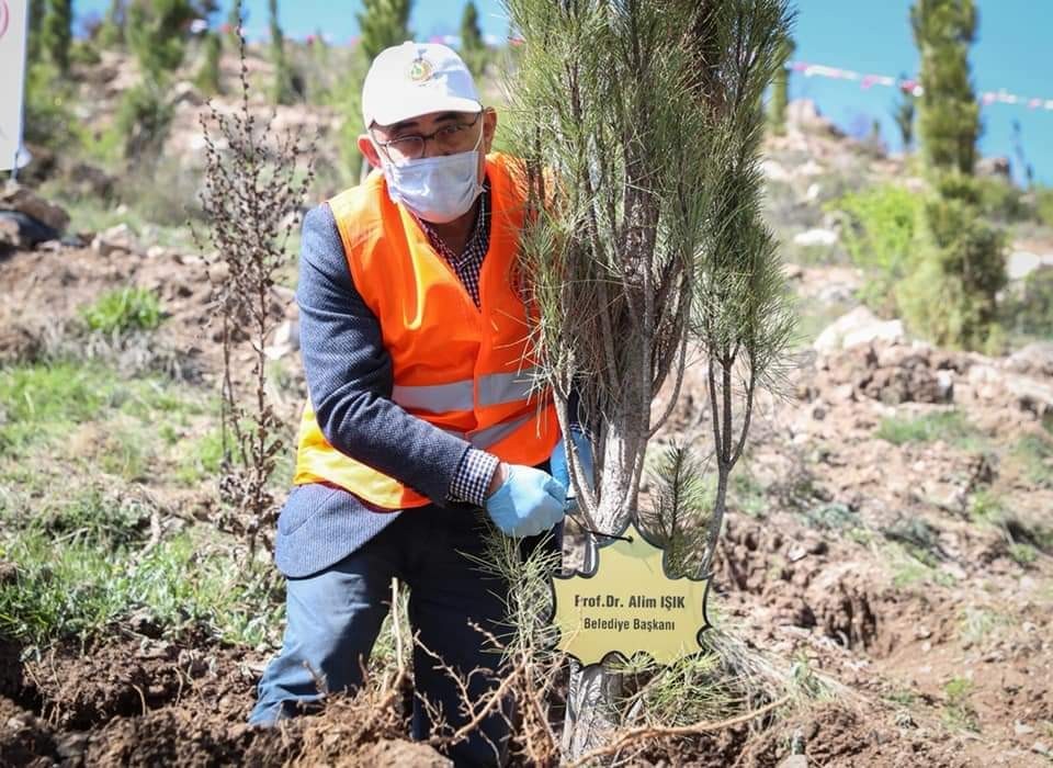 Başkan Işık, fidan dikim etkinliğine katıldı 
