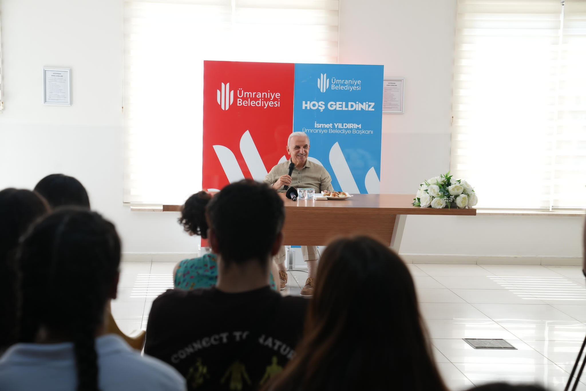 Başkan İsmet Yıldırım üniversiteli olan Ümraniyeli gençlerle bir araya geldi