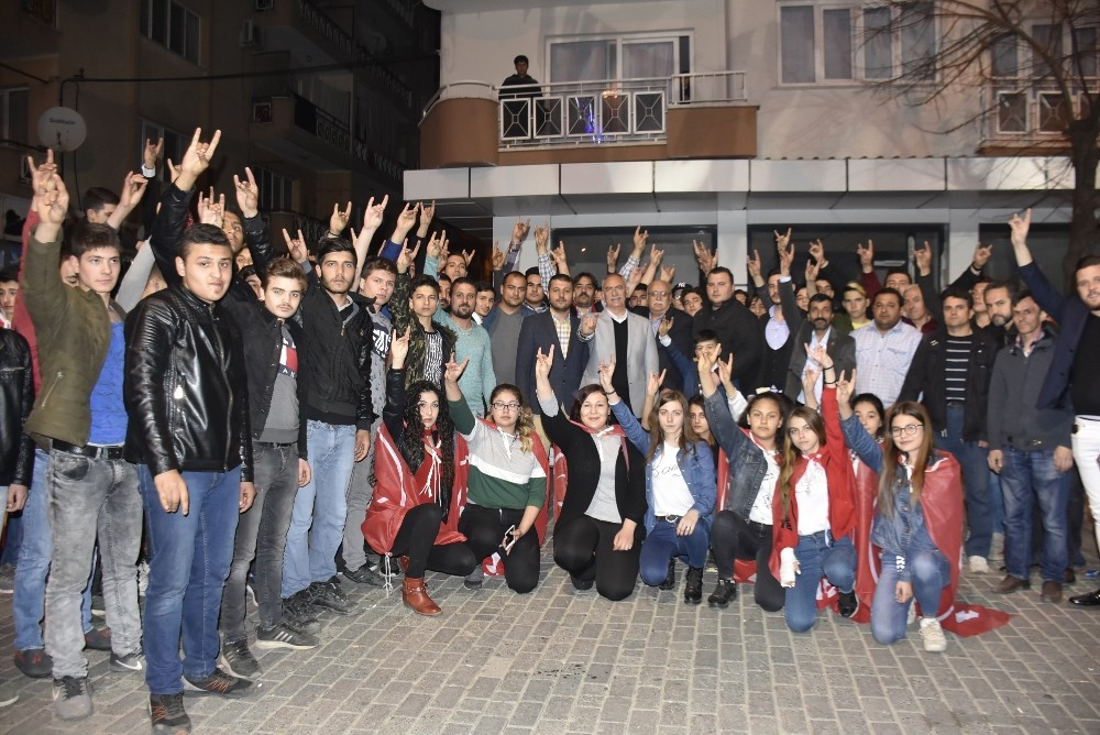 Başkan Kale, gençlerin desteğini aldı 