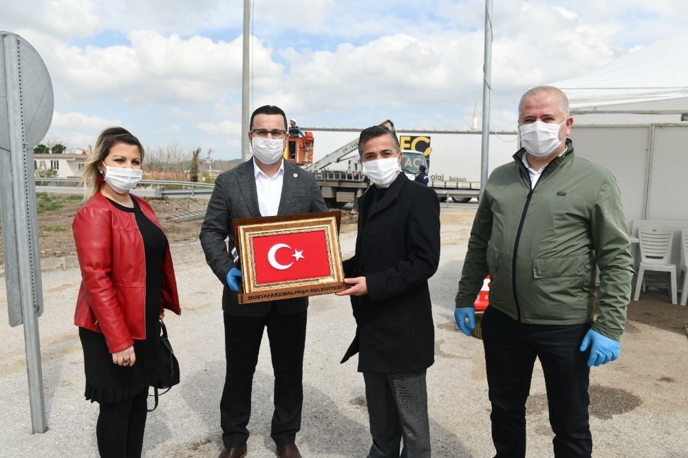 Başkan Kanar, Polis Haftasını kontrol noktasında kutladı 