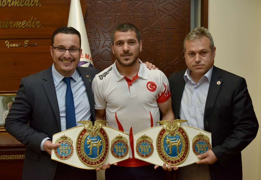 Başkan Kanar’dan şampiyon sporcuya tebrik 