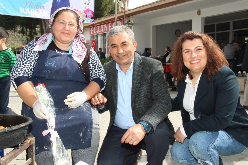 Başkan Kaplan Çakırbeyli pazarında Kadınlar Günü’nü kutladı 