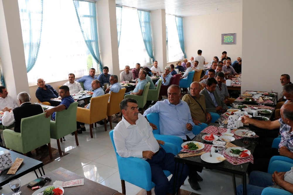 Başkan Karadağ, meclis üyeleri ve muhtarlar ile bir araya geldi 