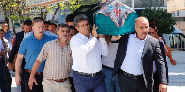 Başkan Karadeniz'in annesi son yolculuğuna uğurlandı