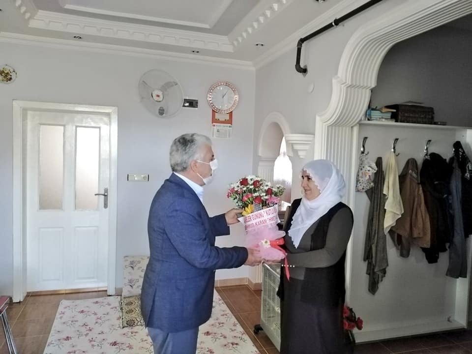 Başkan Karamehmetoğlu’ndan Anneler Gününde anlamlı ziyaret 