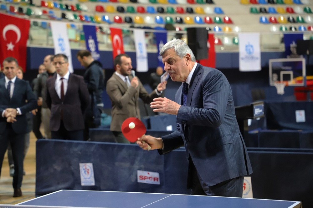 Başkan Karaosmanoğlu’nun vuruşuyla şampiyona başladı 