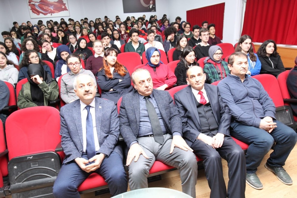 Başkan Kariyer Günü’nde gençlerin yanında 