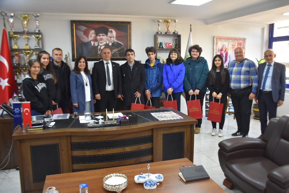 Başkan Kaya’dan gençlere destek 