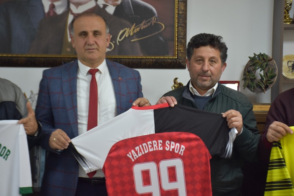 Başkan Kaya’dan spor kulüplerine forma desteği 