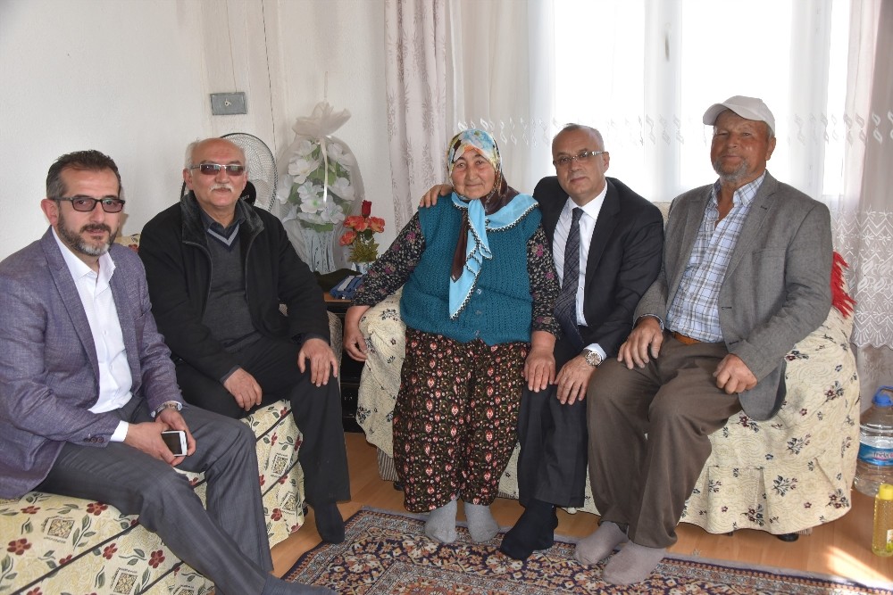 Başkan Kayda, Salihli’de kapı kapı dolaşıyor 