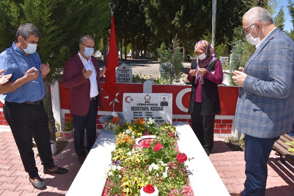 Başkan Kayda, şehitlikleri ziyaret ederek şehit aileleriyle bayramlaştı 