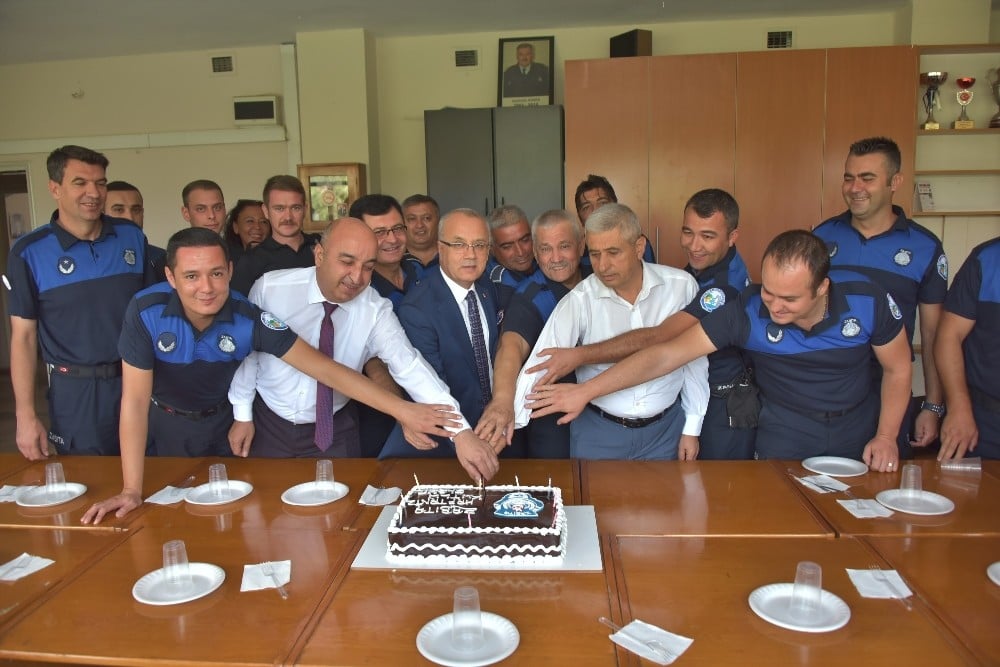 Başkan Kayda, zabıta haftasını pasta keserek kutladı 