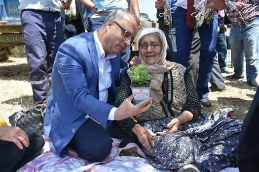 Başkan Kayda’dan annelere çiçekli kutlama 