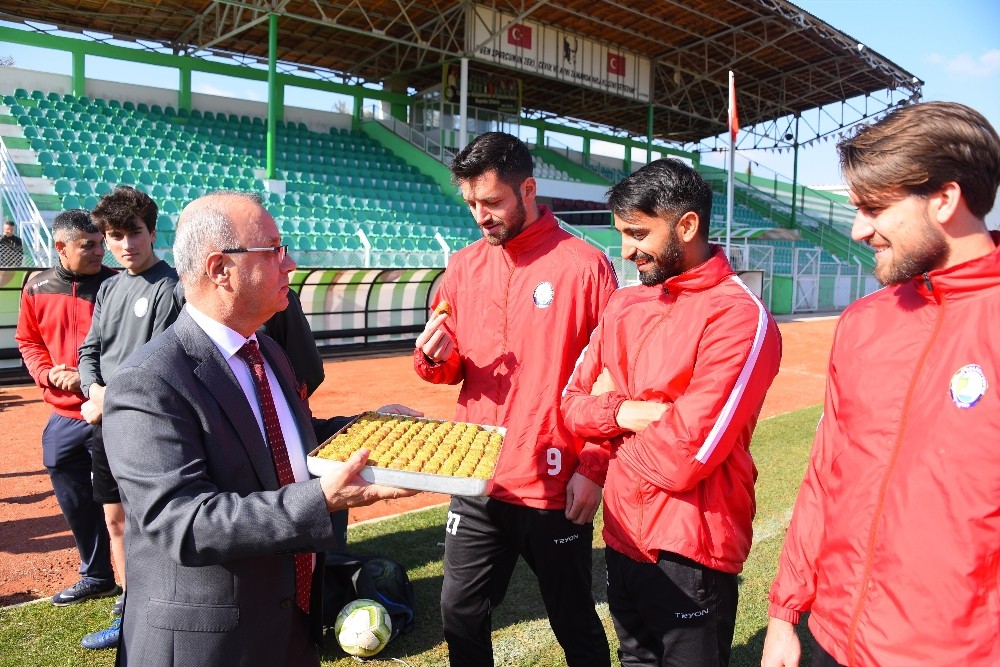 Başkan Kayda’dan, futbolculara tatlı destek 