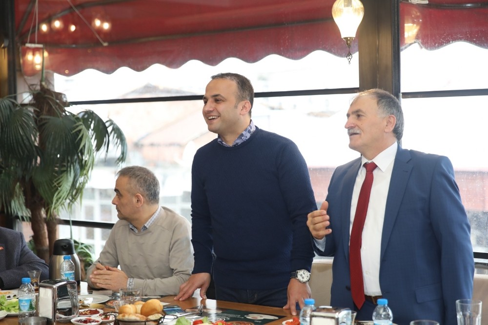 Başkan Kibar’dan pazar günü iş yerlerini açan kuaförlere ’haksız rekabet’ uyarısı 