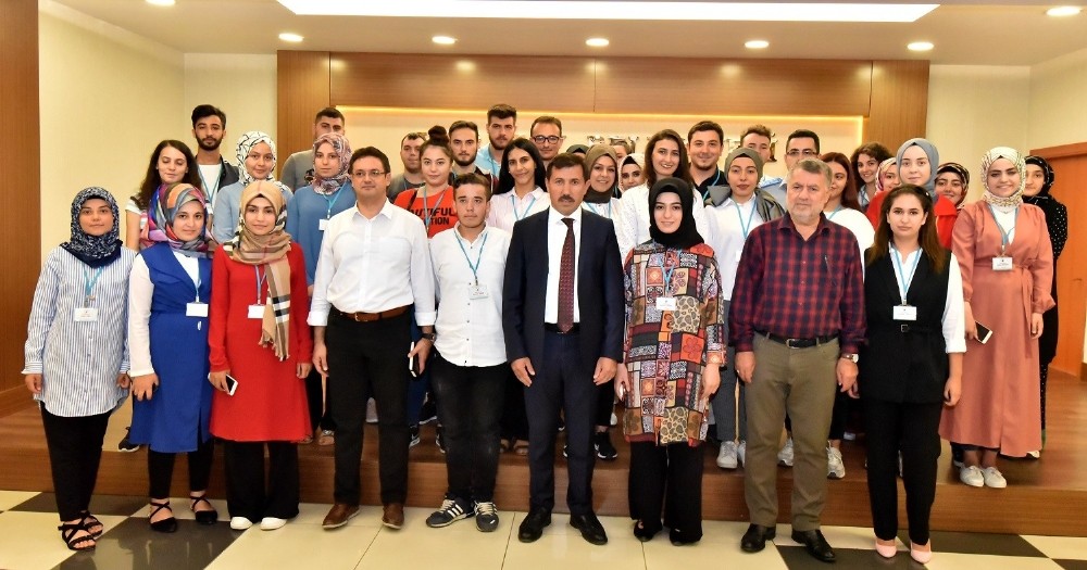 Başkan Kılca, stajını tamamlayan öğrencilerle bir araya geldi 