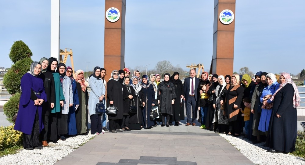 Başkan Kılıç, AK Parti Erenler İlçe Kadın Kolları bir araya geldi 