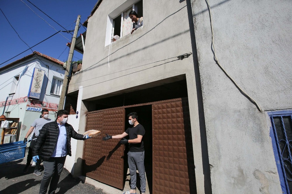 Başkan Kılıç fırını olmayan köylerde kapı kapı ekmek astı 