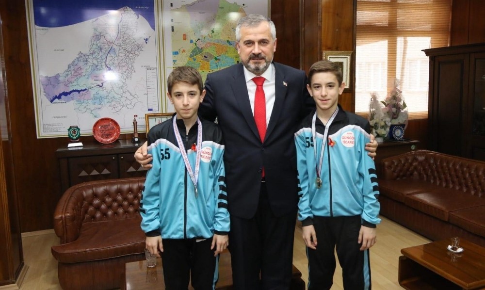 Başkan Kılıç, özel sporcuları ödüllendirdi 