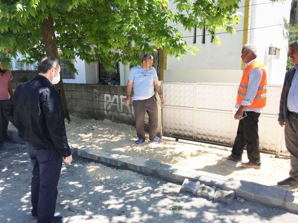 Başkan Kılınç, kaldırım çalışmalarını inceledi 