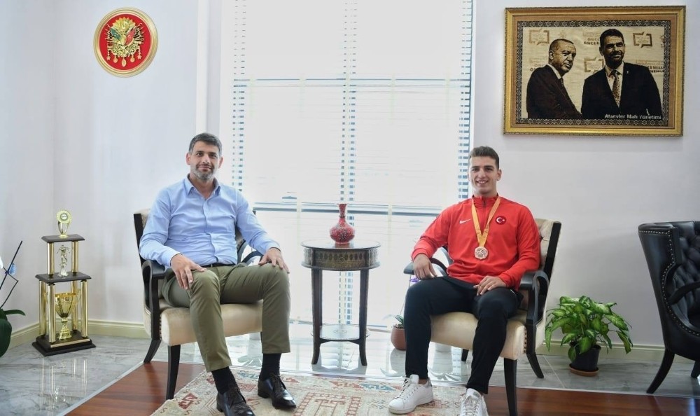 Başkan Kocaman Kartepe’nin gururu Tan’ı misafir etti 