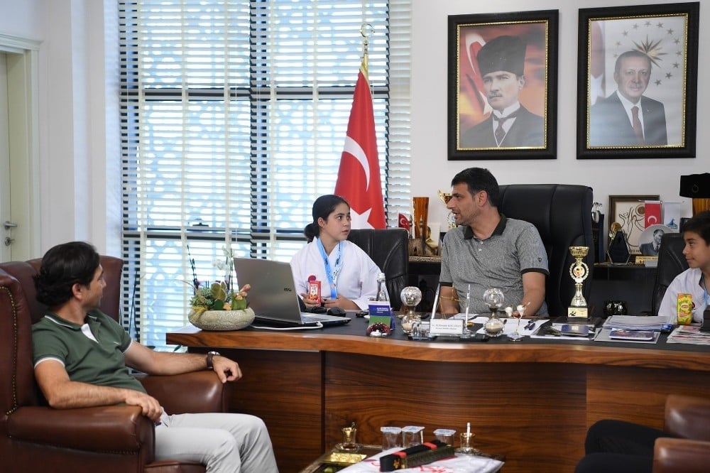 Başkan Kocaman minik karatecileri misafir etti 