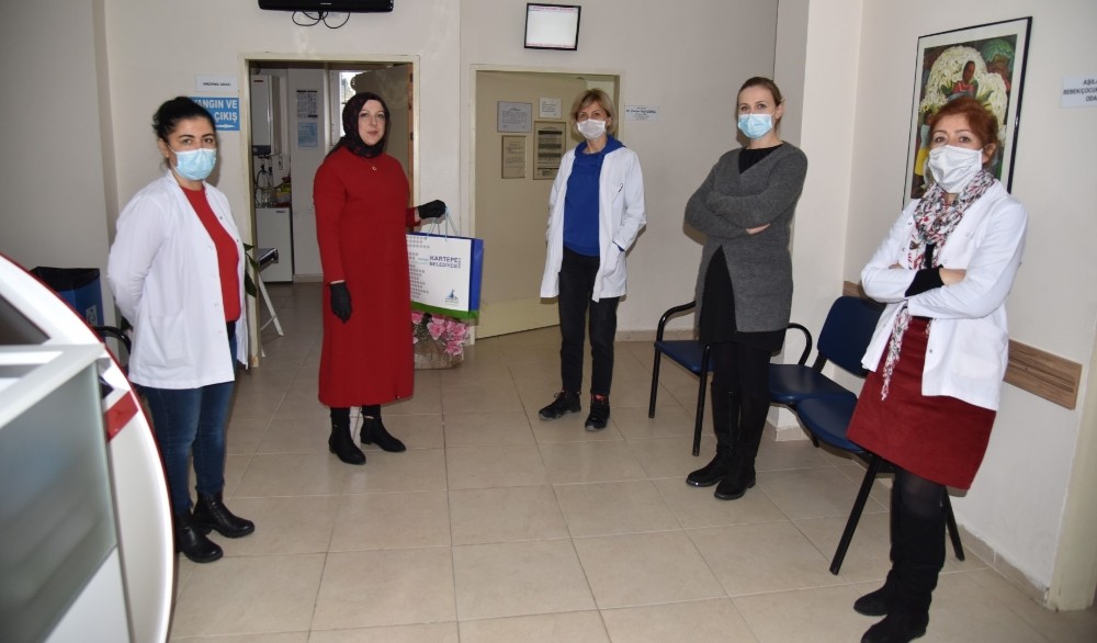 Başkan Kocaman’dan sağlık çalışanlarına ikram 