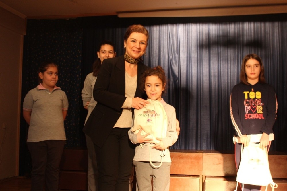 Başkan Köse’den başarılı öğrencilere hediye 